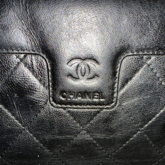 CHANEL Black Quilted Leather Wallet - Picture 3 of 16